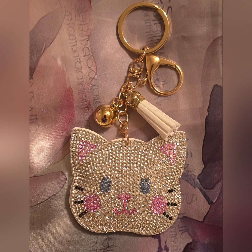 🆕️🐱 WHITE RHINESTONE CAT FACE BAG CHARM & KEY CHAIN🐱 - Picture 10 of 12